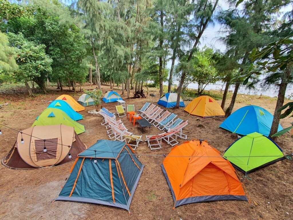 Cắm trại Cần Giờ mang đến trải nghiệm hoang sơ, thư giãn giữa biển xanh và rừng ngập mặn.